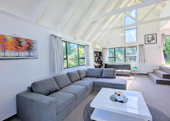 A Home With Spa Pool & Ride To Redwood Forest Holiday home