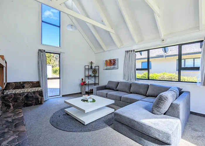 A Home With Spa Pool & Ride To Redwood Forest Holiday home *