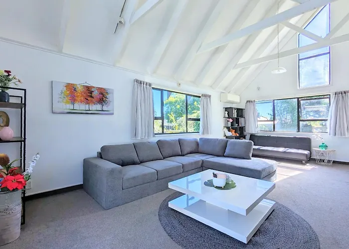 A Home With Spa Pool & Ride To Redwood Forest *