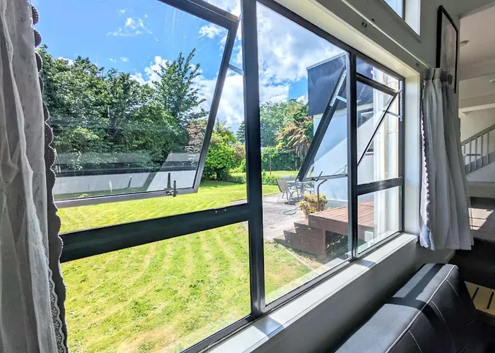 A Home With Spa Pool & Ride To Redwood Forest *
